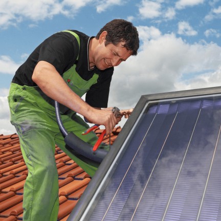 Entretien ponctuel complet d'un chauffe-eau solaire.